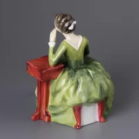 Винтажная фарфоровая статуэтка Англия Royal Doulton 2974 Carolyn Кэролайн Девушка