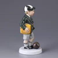 Винтажная фарфоровая статуэтка Англия Royal Doulton 3768 Off To School Ученик Мальчик с портфелем идёт в школу