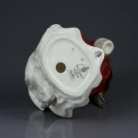Винтажная фарфоровая статуэтка Дама на коньках Англия Royal Doulton HN3439 The Skater