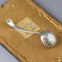 Антикварная английская ложка сифтер для сахарной пудры корицы Sifter Spoon Stevenson & Law