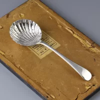 Антикварная английская ложка сифтер для сахарной пудры корицы Sifter Spoon Walker & Hall