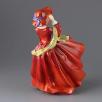 Винтажная фарфоровая статуэтка Дама в красном платье и шляпке Англия Royal Doulton 1834 Top O' The Hill