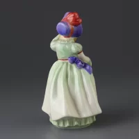 Винтажная фарфоровая статуэтка Англия Royal Doulton 1679 Babie Девочка с зонтиком
