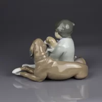 Винтажная фарфоровая статуэтка Испания Lladro 5456 New Playmates Мальчик с собакой и щенками