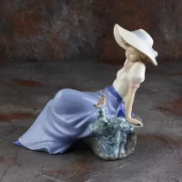 Винтажная фарфоровая статуэтка Испания Lladro NAO Listening to the Bird's Songs Девушка с птицей