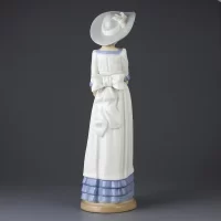 Винтажная фарфоровая статуэтка Девушка в шляпе Lladro NAO Louise