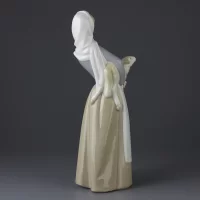 Винтажная фарфоровая статуэтка Испания Lladro 4584 Girl With Lamb Девочка с ягнёнком