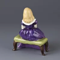 Винтажная фарфоровая статуэтка Девочка с кроликом Англия Royal Doulton 2236 Affection