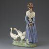 Винтажная фарфоровая статуэтка Испания Lladro 2286 Barnyard Scene Девушка с гусями