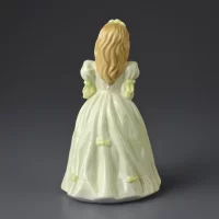 Винтажная фарфоровая статуэтка Девочка с букетом Англия Coalport Flower Girl