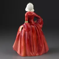 Винтажная фарфоровая статуэтка Англия Royal Doulton Janet Девушка с корзиной цветов