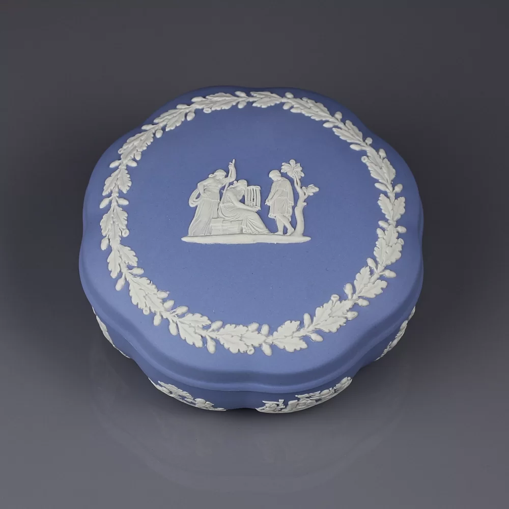 Винтажная английская шкатулка Голубой бисквит Веджвуд Wedgwood Blue Jasperware Group With Cage