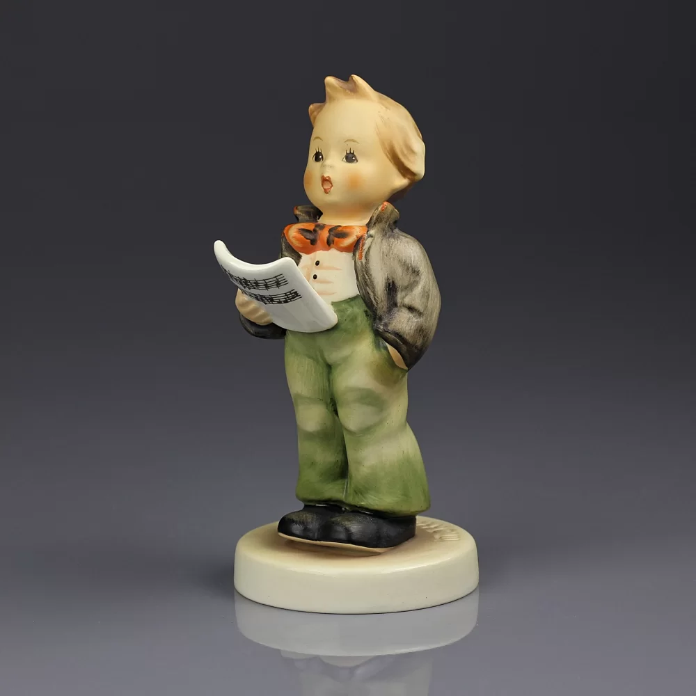 Винтажная фарфоровая фигурка Солист Мальчик с нотами Германия Goebel Hummel 135