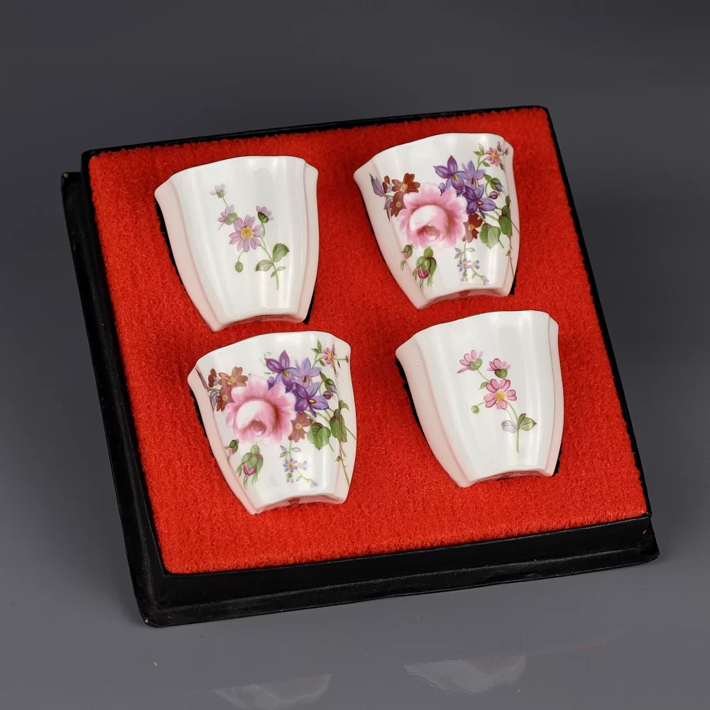 Винтажный набор из четырёх английских пашотниц в коробке Royal Crown Derby, костяной фарфор