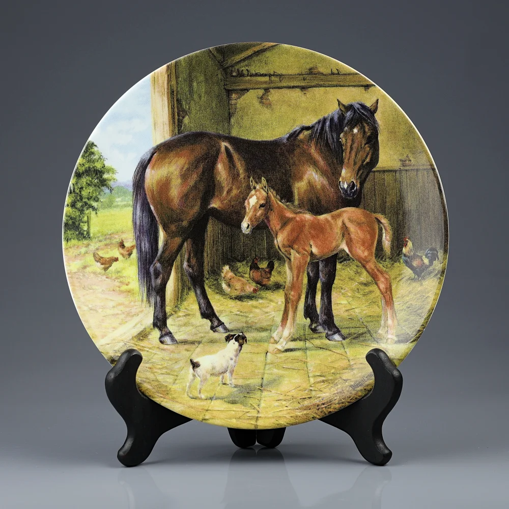 Винтажная декоративная фарфоровая тарелка Лошадь с жеребёнком Англия Royal Worcester The New Arrival