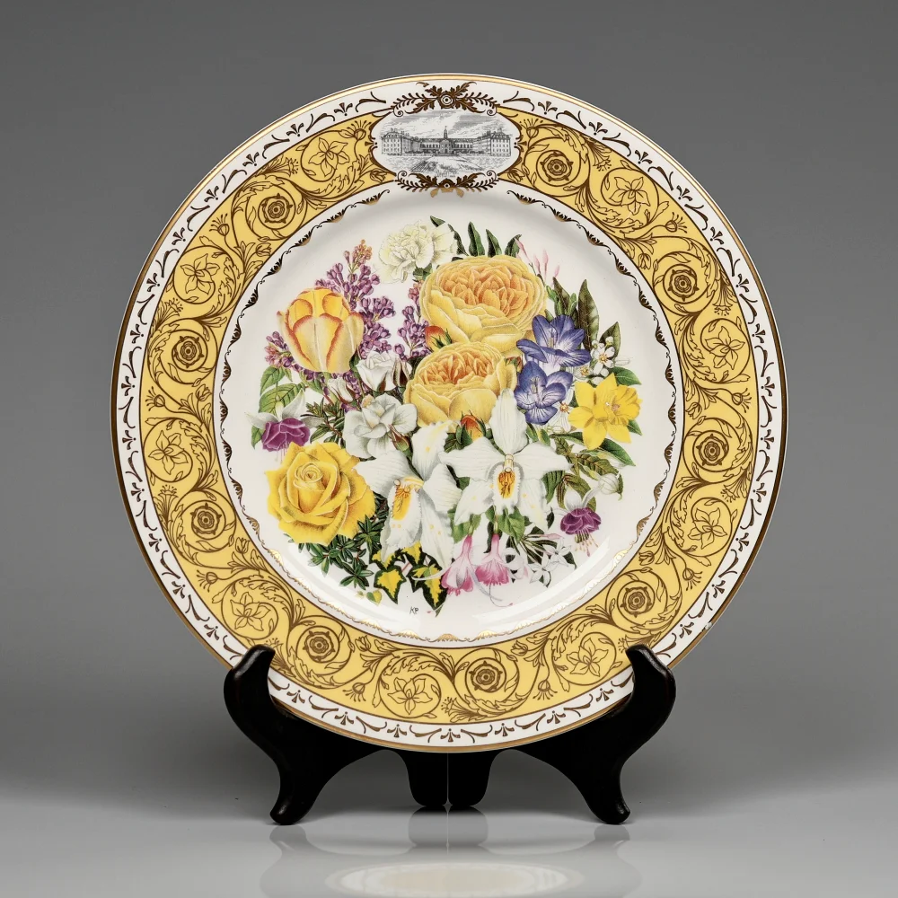 Тарелка винтажная фарфоровая декоративная Цветы Розы Букет Англия Royal Doulton Chelsea Flower Show Plate Royal Anniversary Bouquet 1997