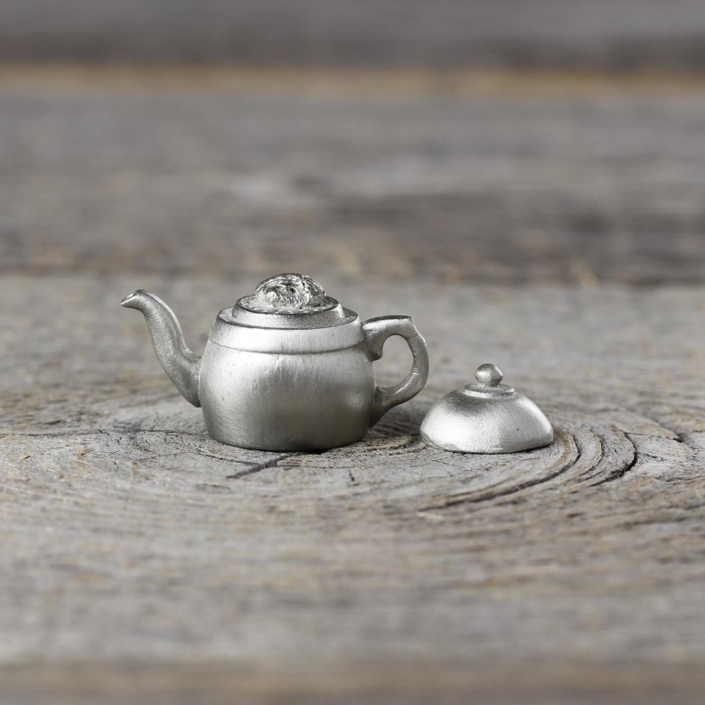 Винтажный миниатюрный оловянный чайник