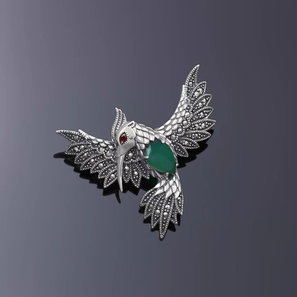 Серебряная брошь-кулон с зелёным агатом и марказитами огранки Swarovski Экзотическая птица