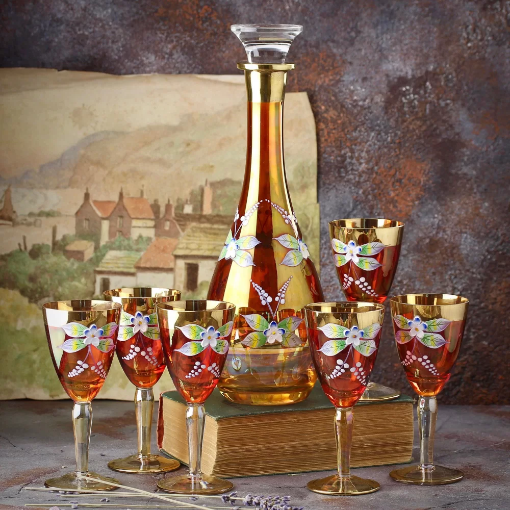 Винтажный графин с шестью бокалами из розового богемского стекла