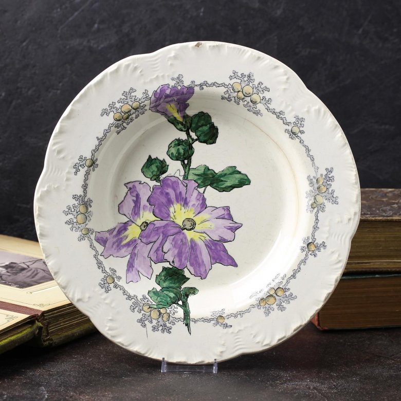 Антикварная глубокая тарелка с ручной росписью Цветение