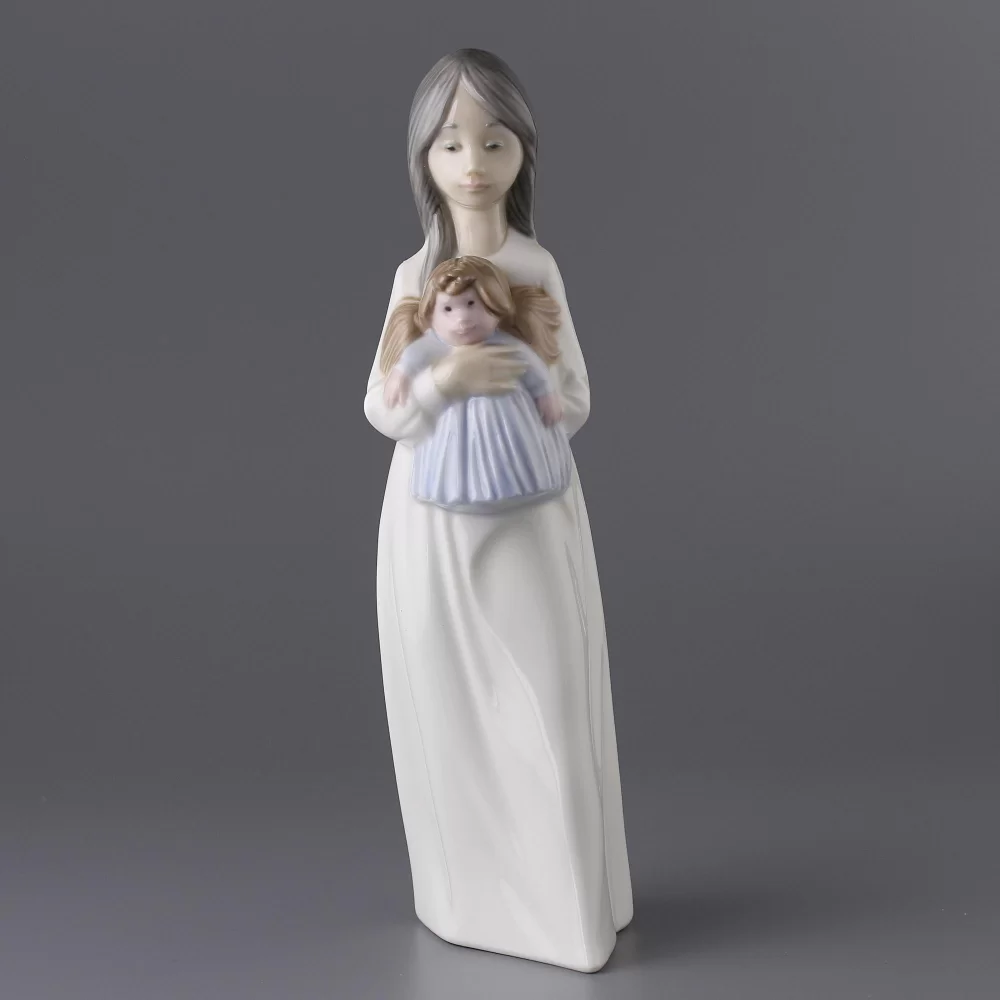 Винтажная фарфоровая статуэтка Девочка с куклой Lladro NAO New Doll