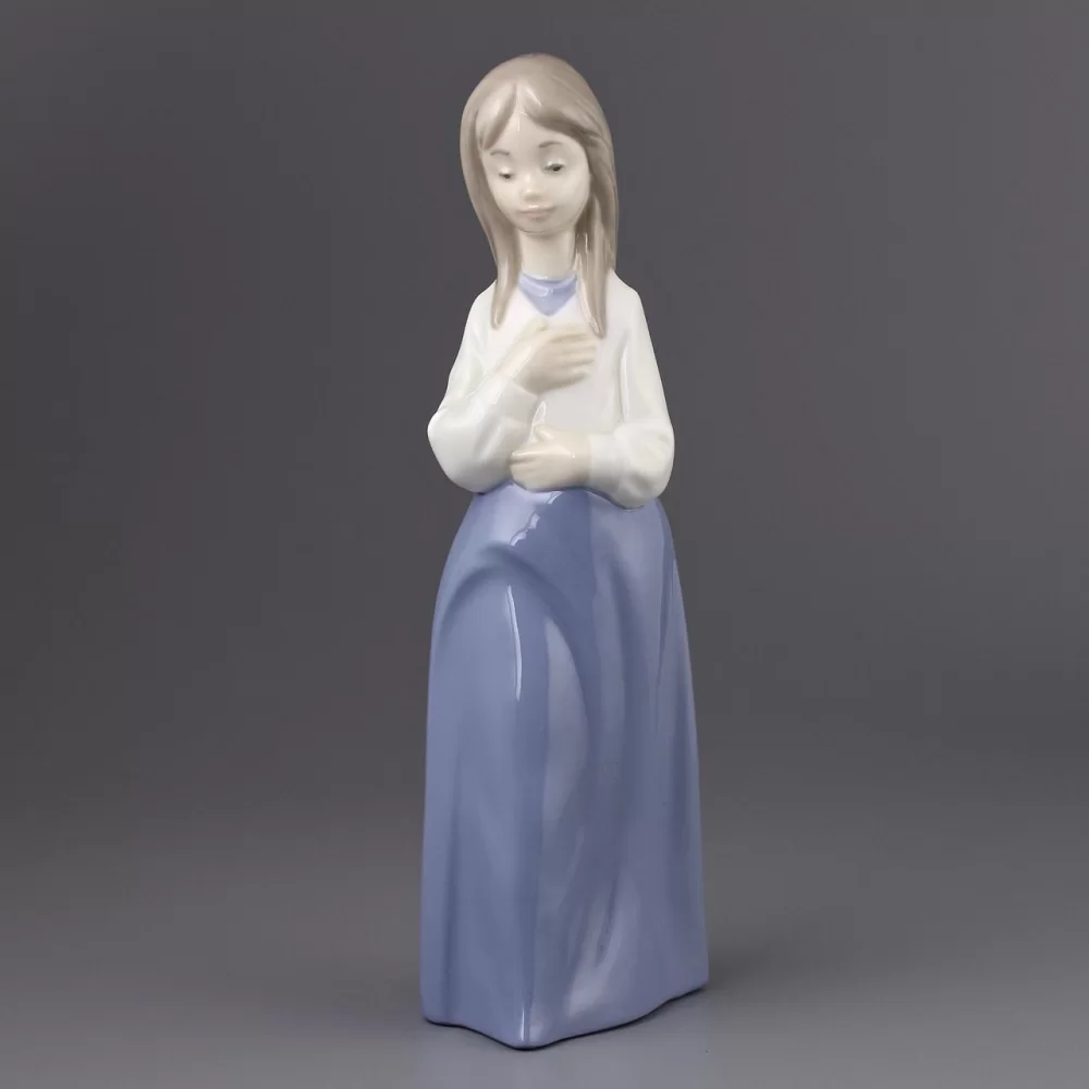 Винтажная фарфоровая статуэтка Девочка Lladro NAO Wishful Thinking