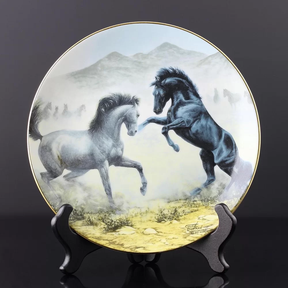 Тарелка винтажная декоративная настенная Фарфор Лошади Hamilton Collection Unbridled Spirit Desert Duel