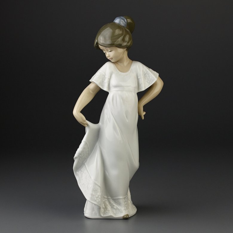 Винтажная фарфоровая статуэтка Испания Lladro NAO 1110 Little Sweetheart Милашка Девочка