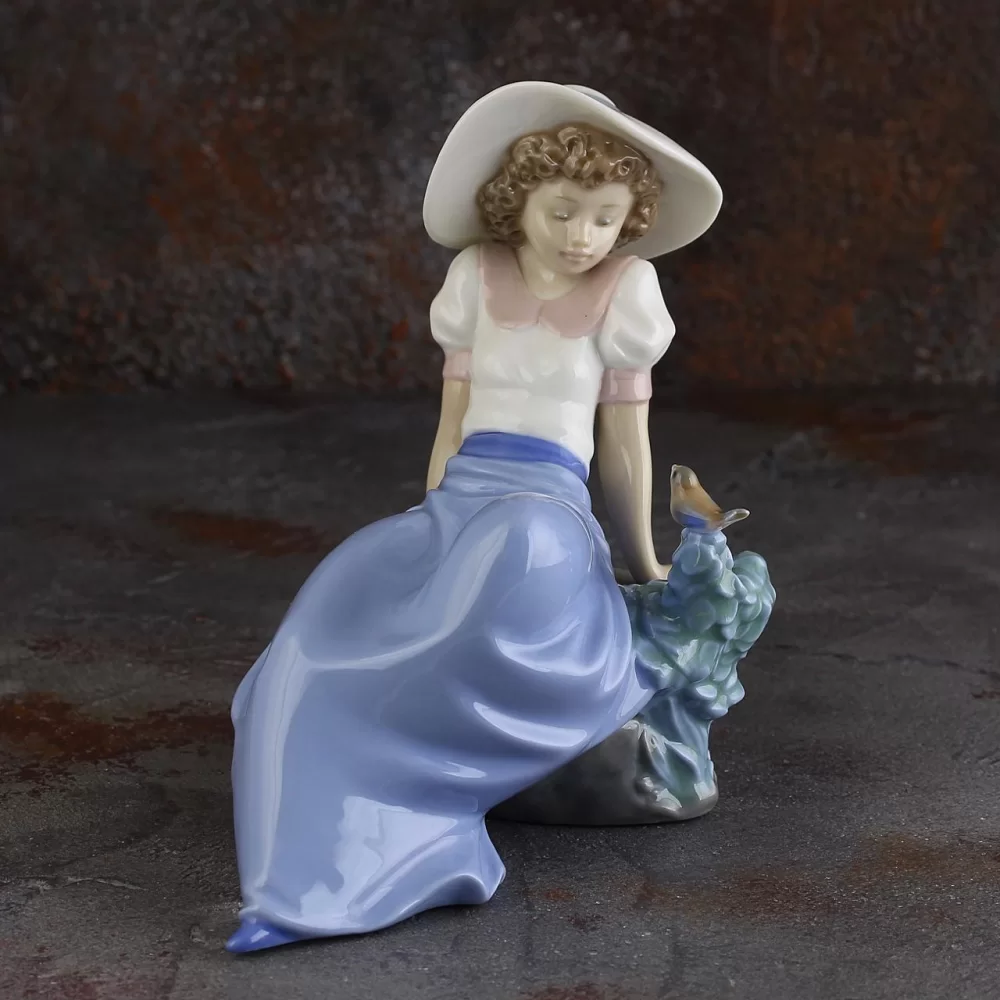 Винтажная фарфоровая статуэтка Испания Lladro NAO Listening to the Bird's Songs Девушка с птицей