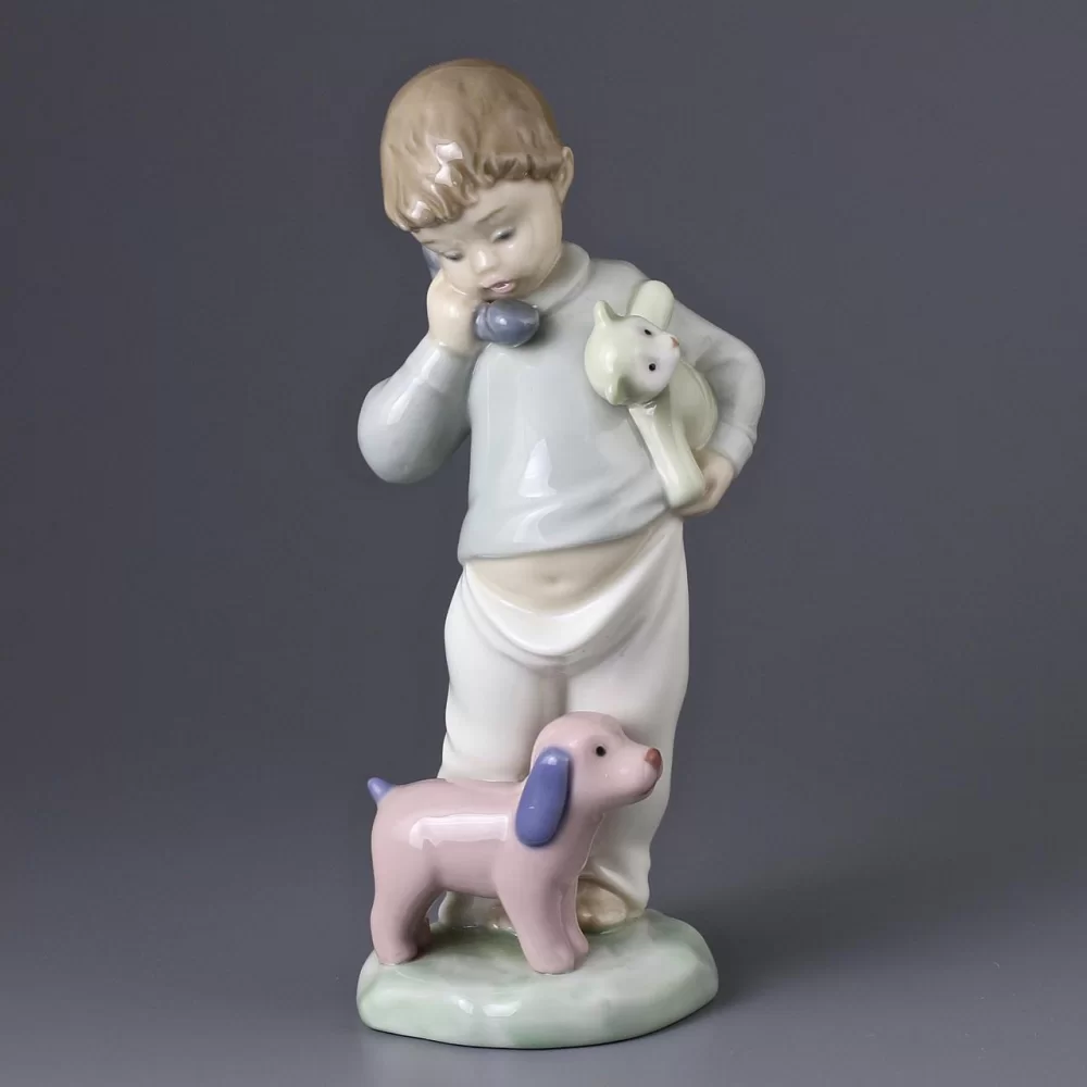 Винтажная фарфоровая статуэтка Lladro NAO Boy on Phone with Puppets Мальчик с телефоном, мишкой и собакой