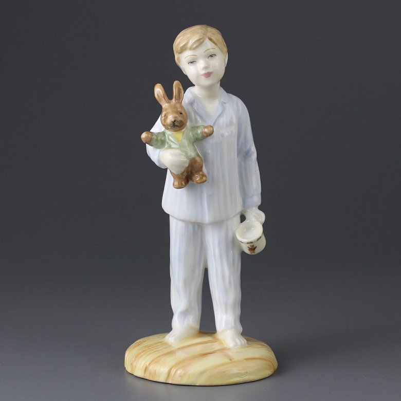Винтажная фарфоровая статуэтка Англия Royal Doulton 4465 Lights Out Мальчик с зайцем