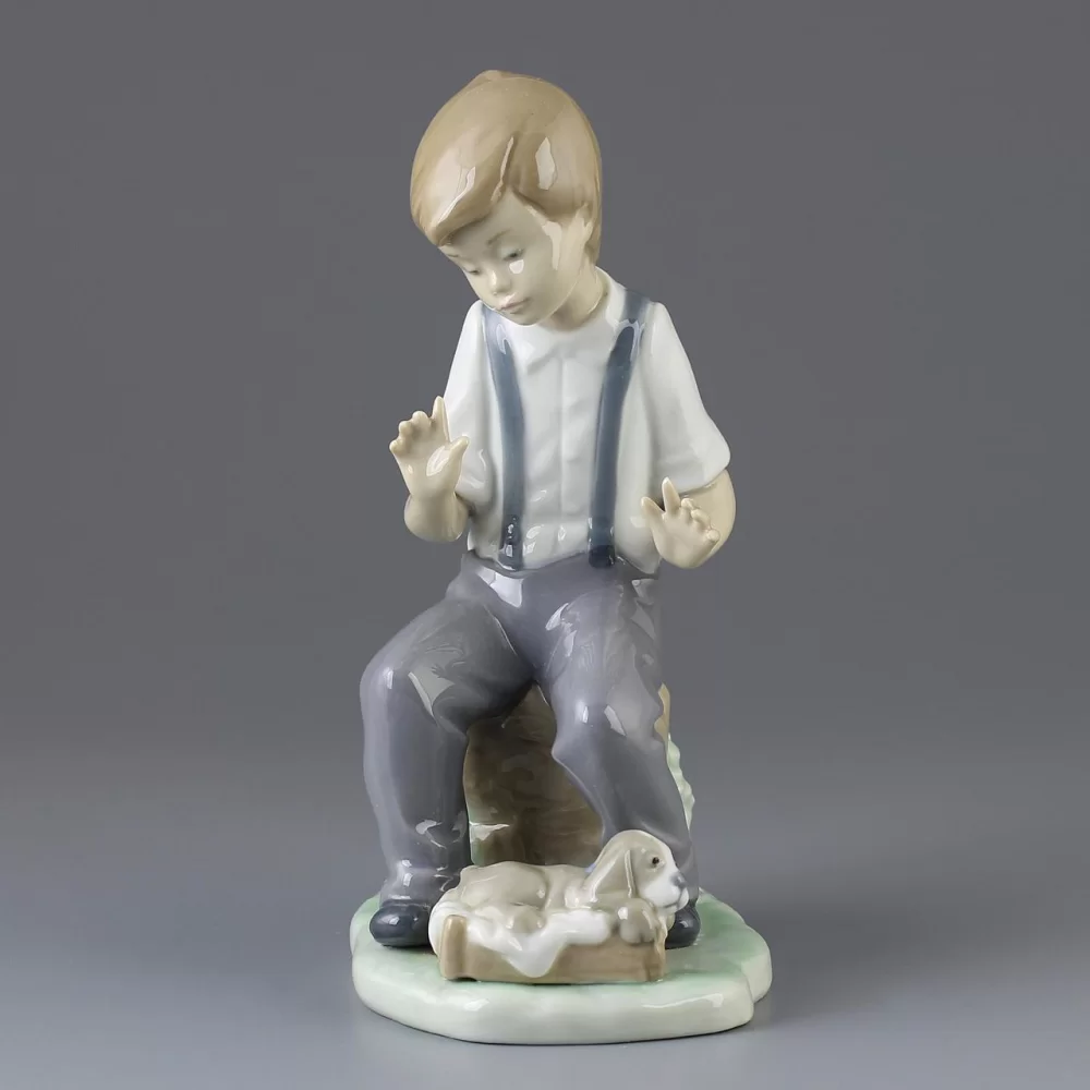 Винтажная фарфоровая статуэтка Мальчик с собакой Lladro NAO Homesick Friend