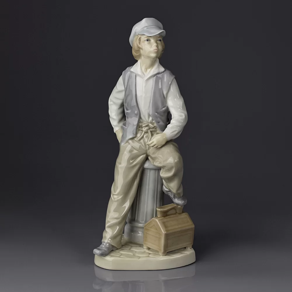 Винтажная фарфоровая статуэтка Мальчик Чистильщик обуви Lladro NAO Boot-Black Shoeshine Boy