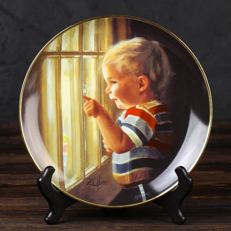 Тарелка винтажная декоративная настенная Фарфор Англия Детство Малыш у окна Danbury Mint Donald Zolan Childhood Days Daddy's Home