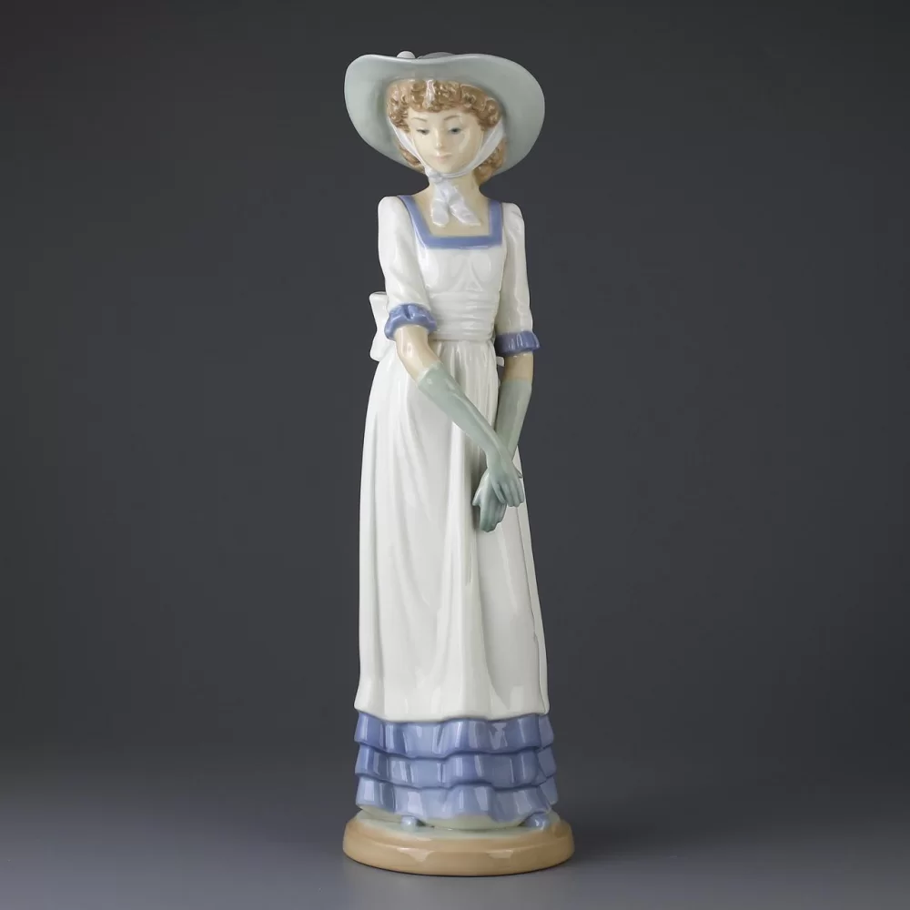 Винтажная фарфоровая статуэтка Девушка в шляпе Lladro NAO Louise