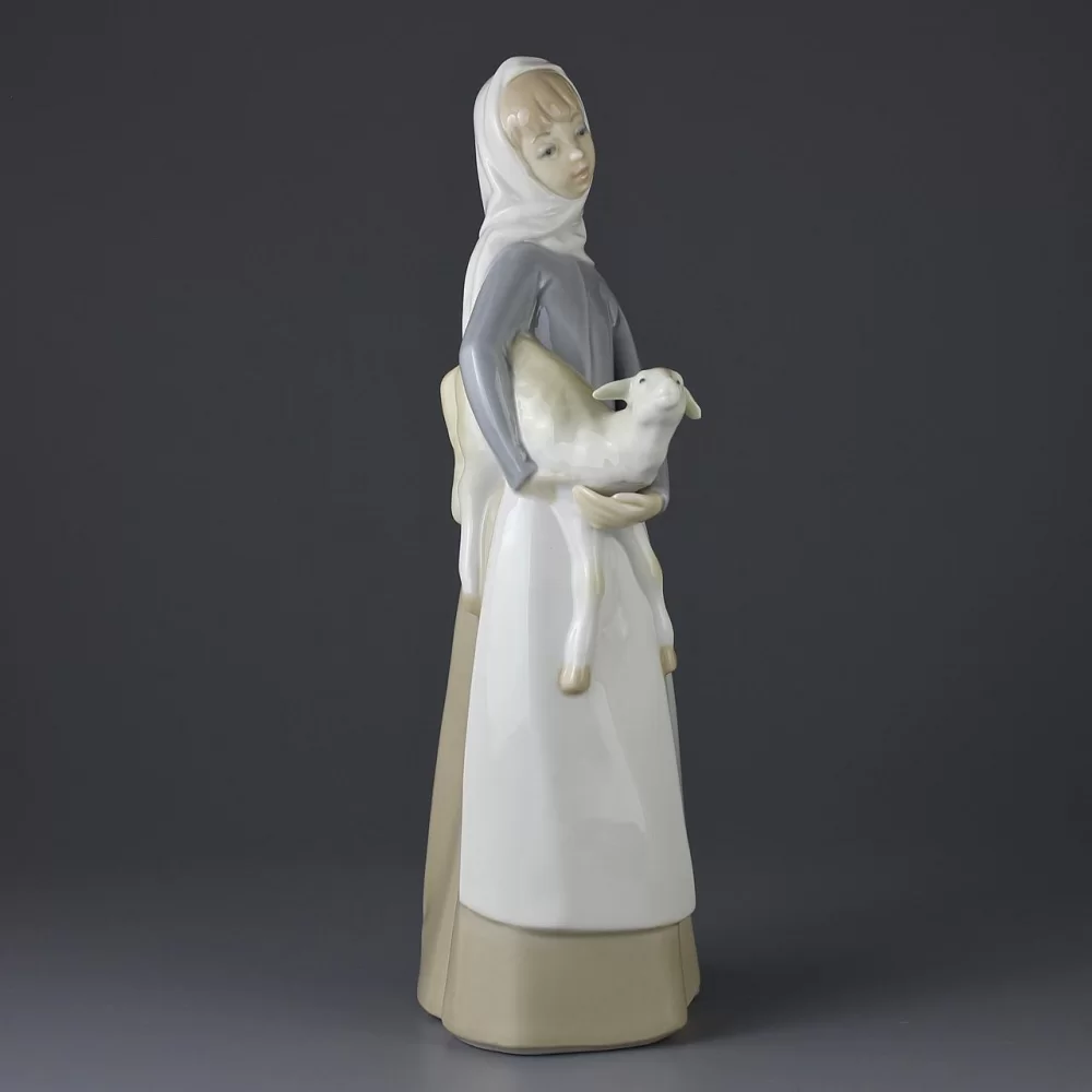 Винтажная фарфоровая статуэтка Испания Lladro 4584 Girl With Lamb Девочка с ягнёнком