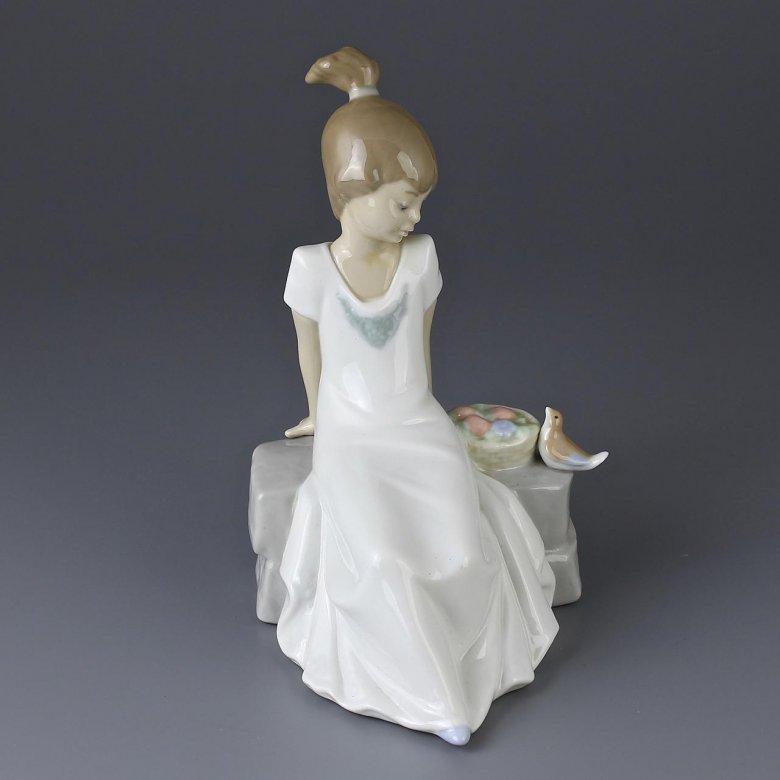 Винтажная фарфоровая статуэтка Испания Lladro NAO 1430 Spring Has Come Девочка и птичка