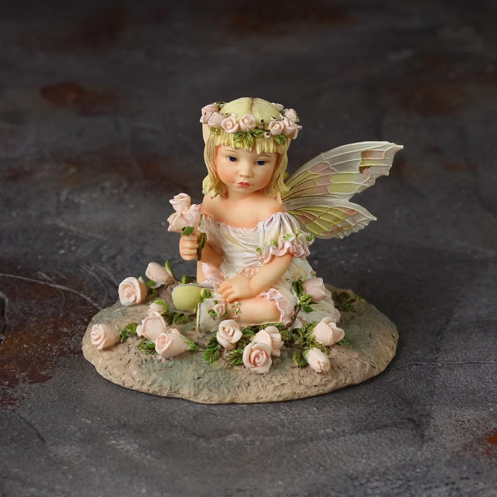 Фигурка цветочной феи Англия Leonardo Faerie Poppets Baby Rosebud Малышка с розами