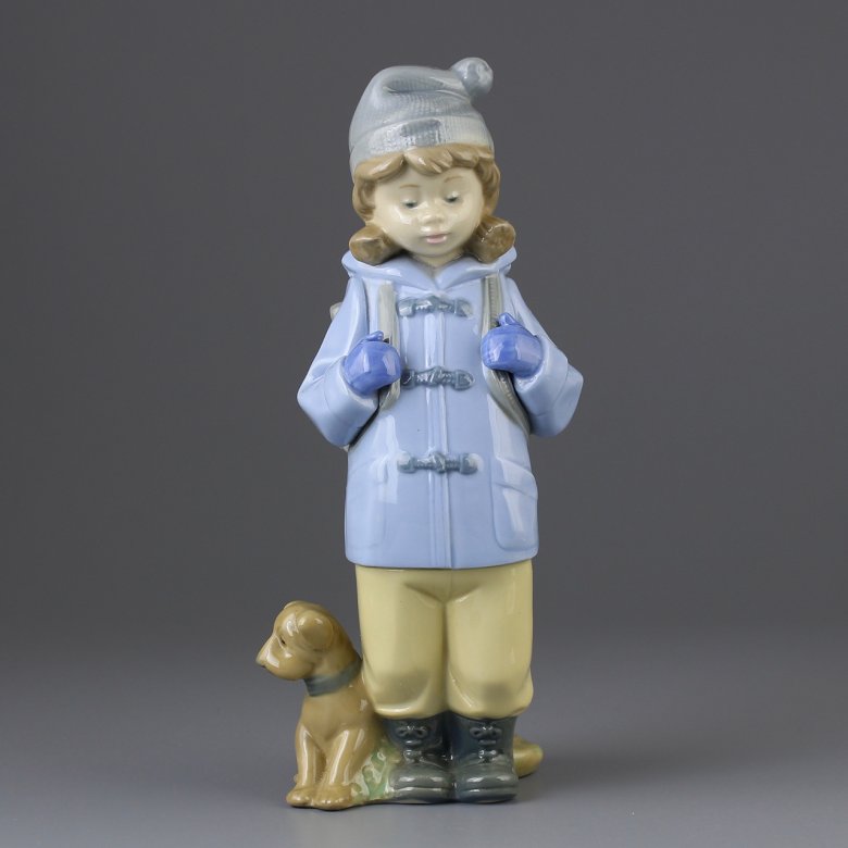 Винтажная фарфоровая статуэтка Испания Lladro NAO Travelling Girl Девочка с рюкзаком и собакой