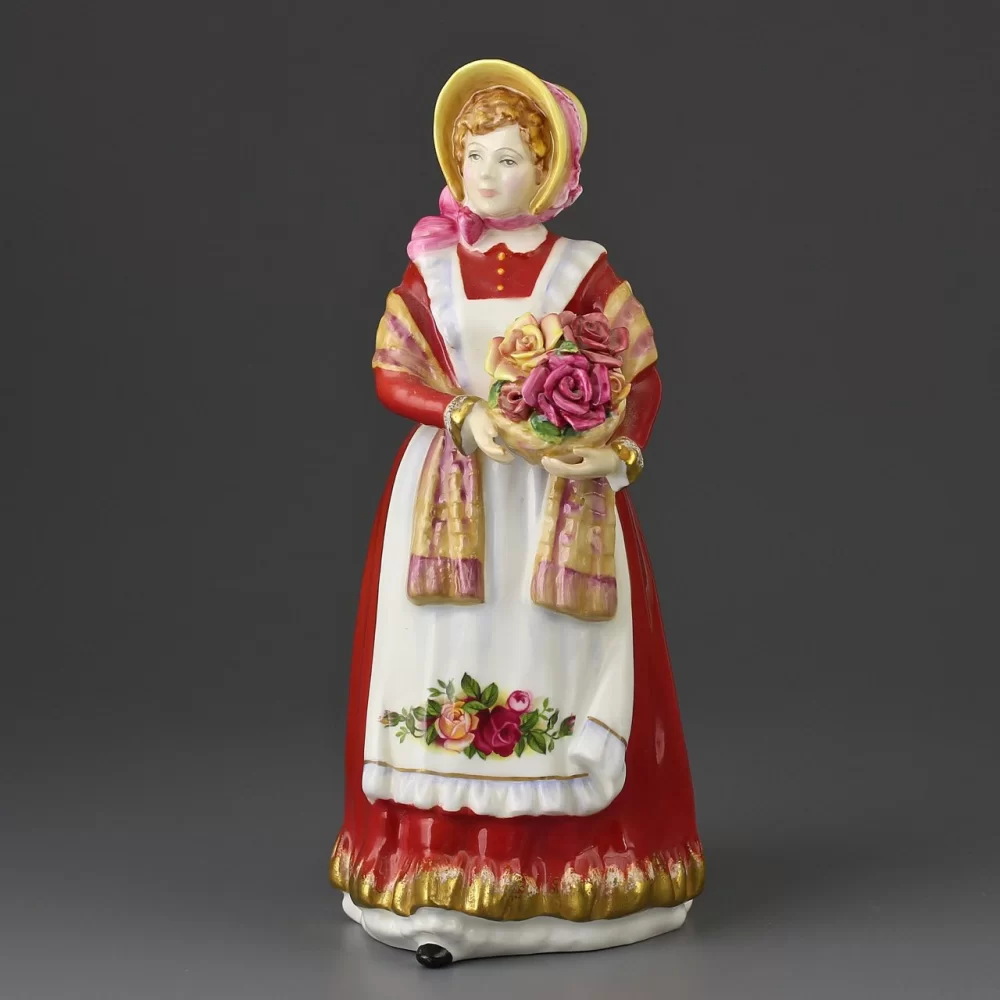 Винтажная фарфоровая статуэтка Девушка с корзиной роз Англия Royal Doulton 3692 Old Country Roses
