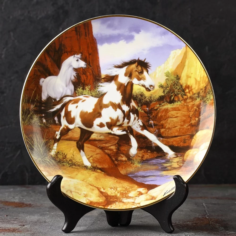 Тарелка винтажная декоративная настенная Фарфор Англия Лошади Royal Doulton Franklin Mint Testing the Waters Donald Kueker