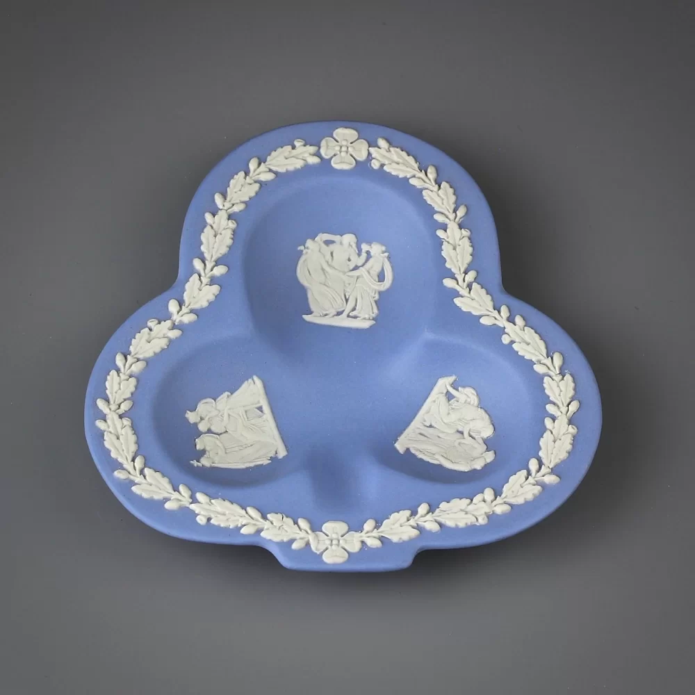 Винтажная английская пепельница Веджвуд Wedgwood Blue Jasperware Club Трефа Карточные масти