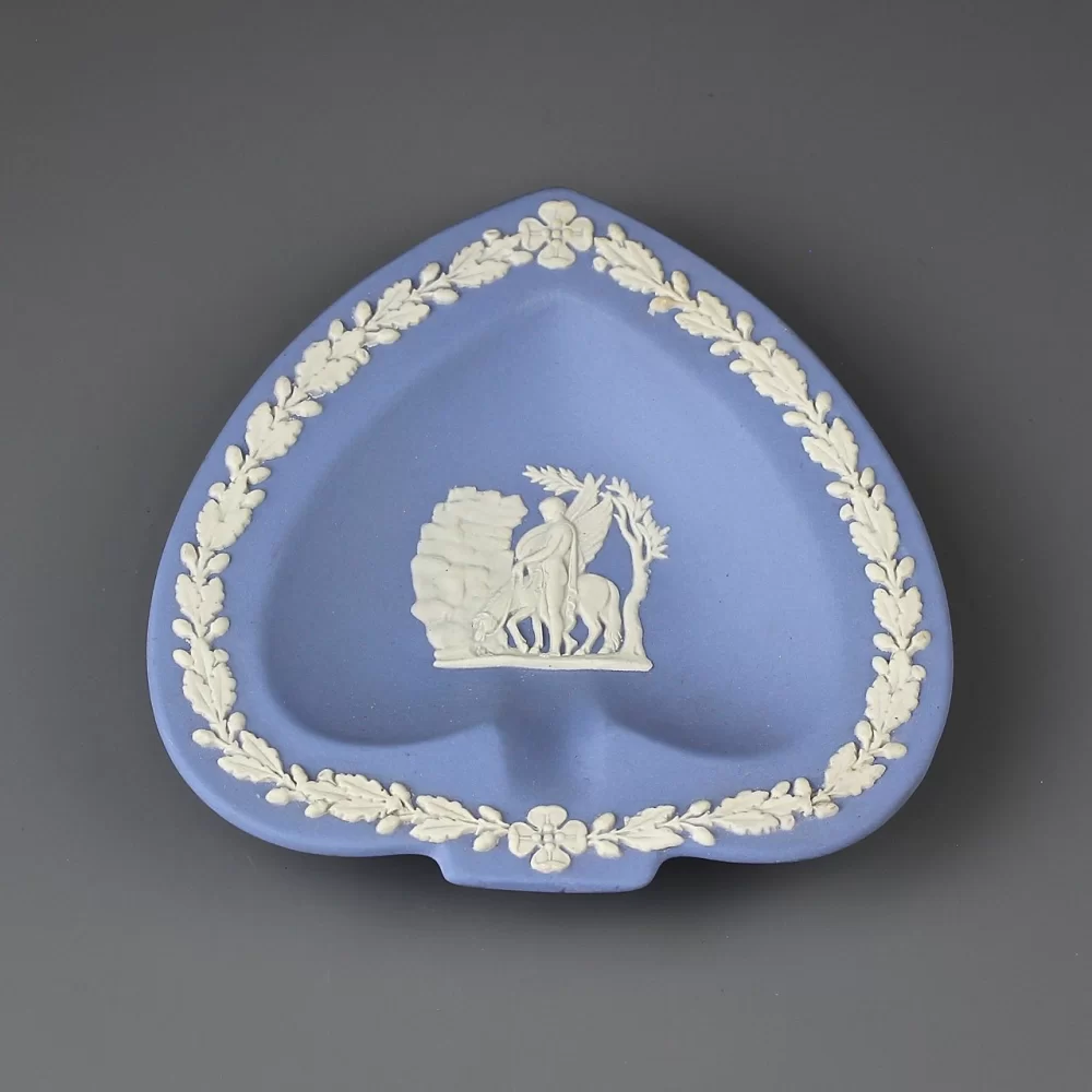 Винтажная английская пепельница Веджвуд Wedgwood Blue Jasperware Spade Пика Карточные масти