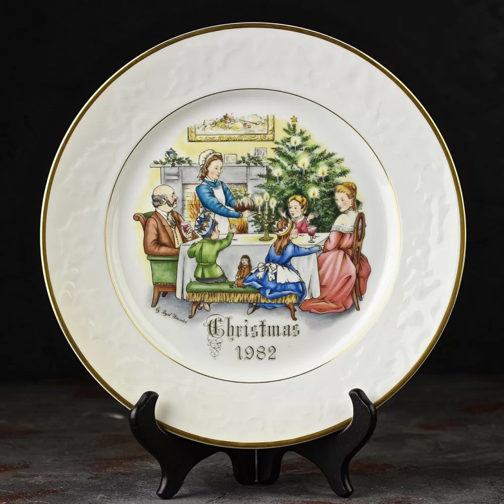 Тарелка винтажная декоративная настенная Фарфор Англия Рождество Royal Worcester Christmas Day 1982 Applaud the festive season's fare
