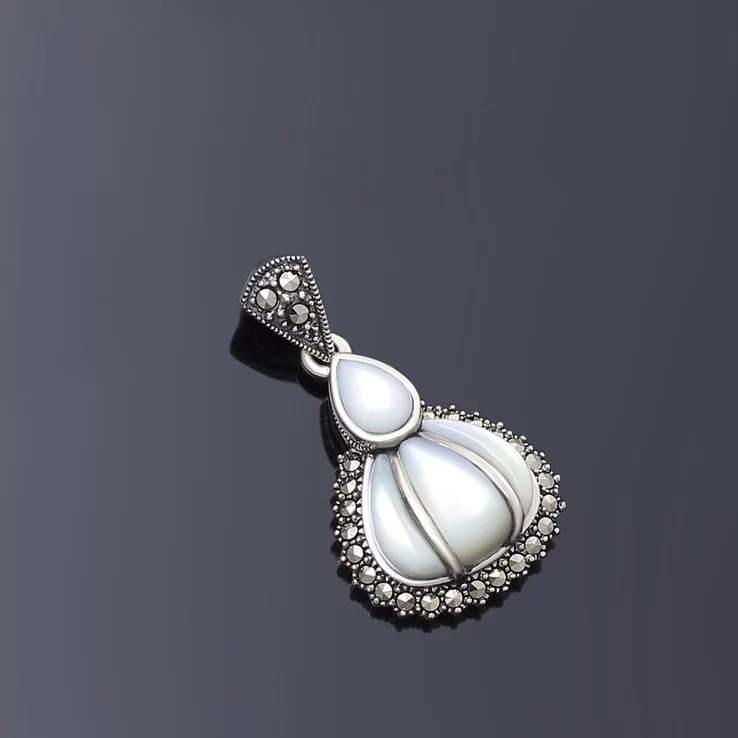 Кулон с перламутром и марказитами огранки Swarovski