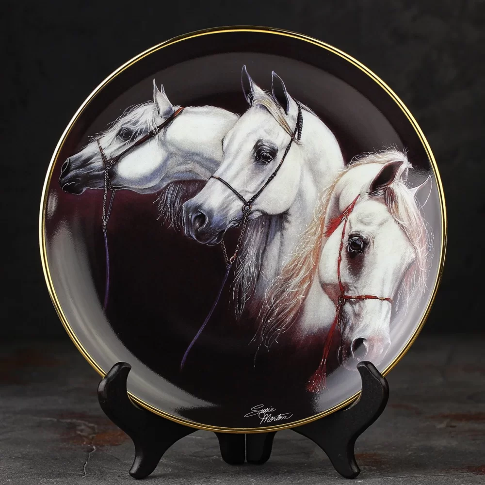 Тарелка винтажная декоративная настенная Фарфор Лошади Danbury Mint Noble and Free Magnificent Trio