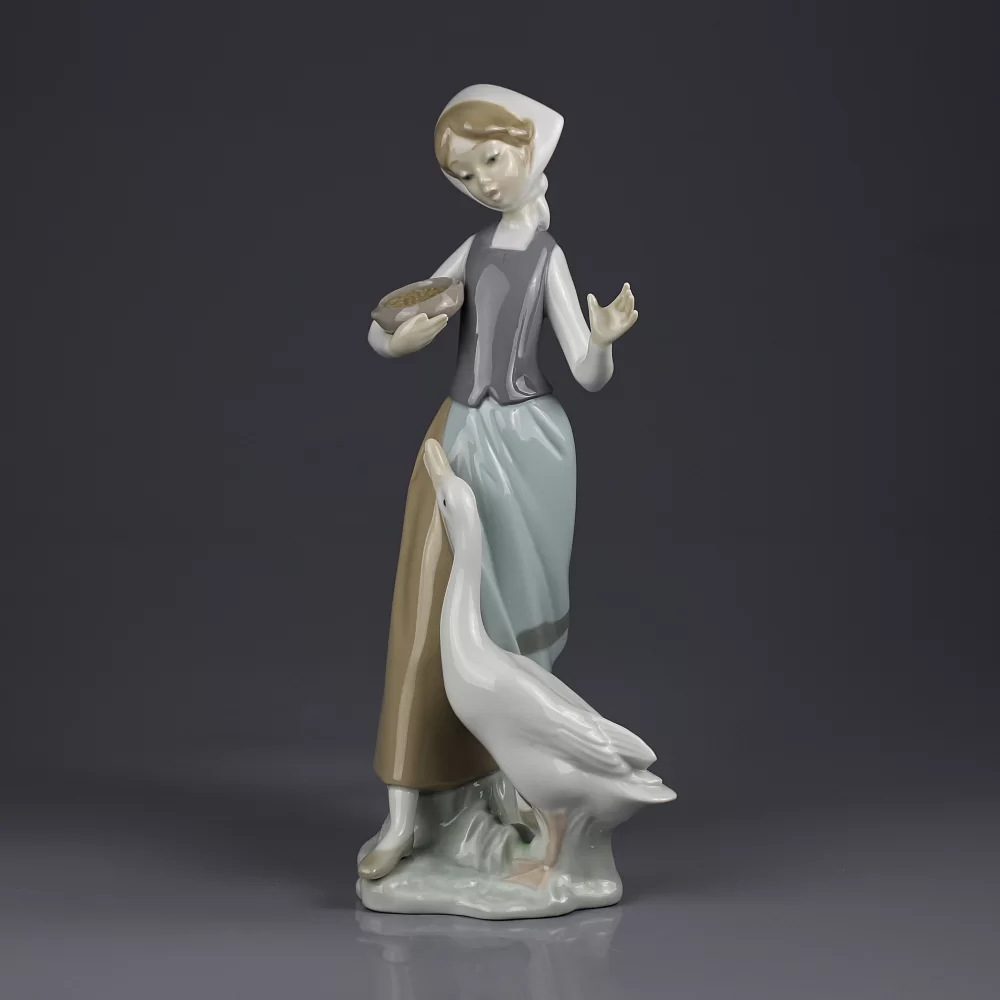 Винтажная фарфоровая статуэтка Девушка с уткой Lladro 1052 Girl with Duck