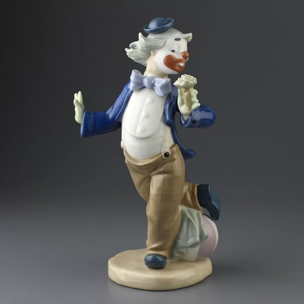 Винтажная фарфоровая статуэтка Испания Lladro NAO Flower for my Lady Клоун с цветком