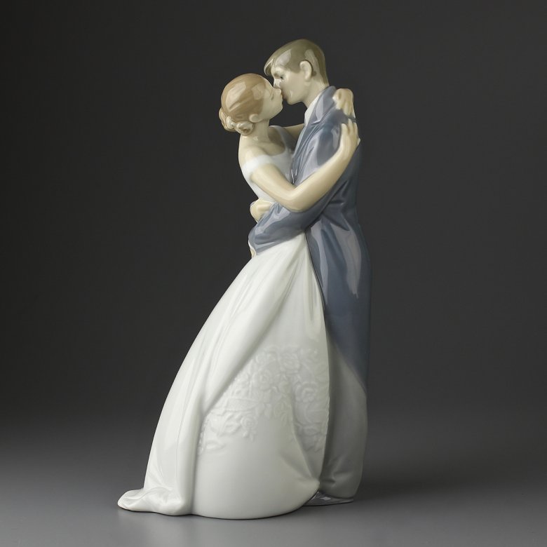 Винтажная статуэтка NAO (Lladro) 1613 "A Kiss Forever" Поцелуй навсегда / Жених и невеста / Свадьба