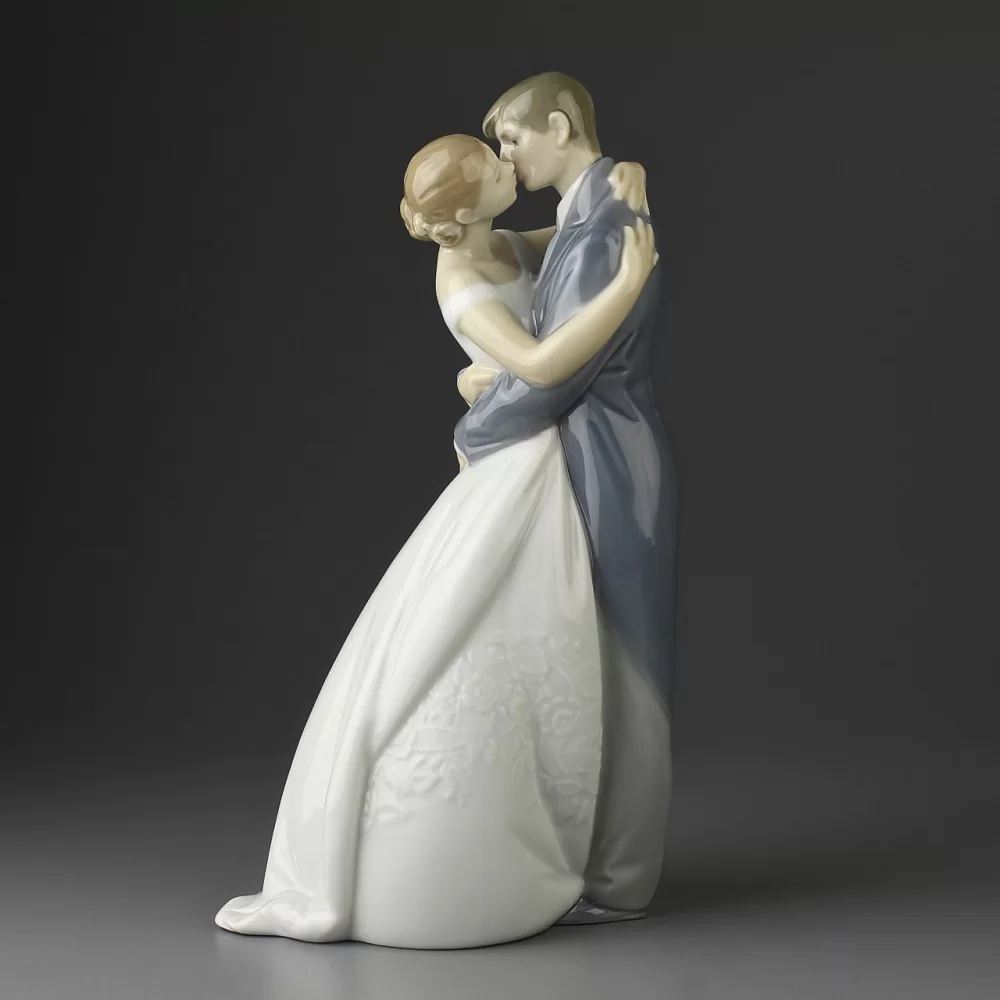 Винтажная фарфоровая статуэтка Испания Lladro NAO 1613 Kiss Forever Поцелуй навсегда Жених и невеста Свадьба